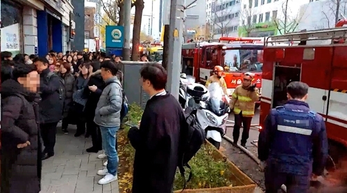 종각역 근처 빌딩 화재로 500명 대피…"비상계단 담배꽁초 추정"