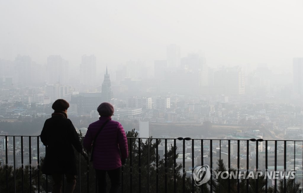 `크리스마스 이브`에 미세먼지 습격...짙은 안개에 운전 주의