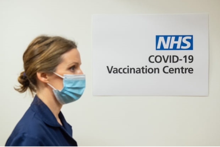 세계 최초로 코로나19 백신 접종을 시작하는 영국 런던 왕립병원 백신센터 EPA연합뉴스