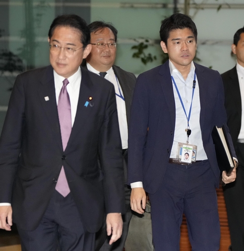 特派員の見解 岸田首相長男の辞任で露呈した日本の世襲政治的後進性
