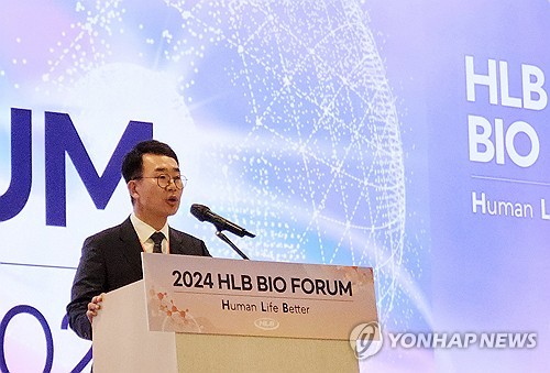 HLB, 간암신약 FDA 승인 불발에 그룹株 줄줄이 하한가(종합)