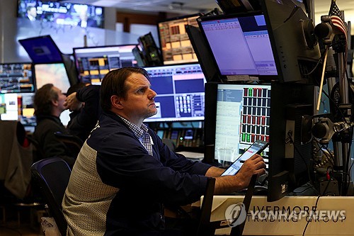 기록적 폭등 뉴욕증시 하루만에 3대지수 동반 급락세종합