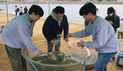 게시판 파마리서치 연어 치어 방류 활동