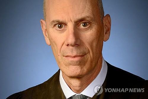 판사 트럼프 정부 외국인 추방하면서 법원 명령 고의 무시