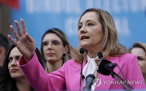 극우만은 막자루마니아 정당 자당 후보 지지 철회