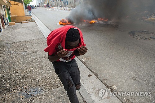 아이티갱단 총기 공급처 된 미국슈퍼마켓처럼 쇼핑