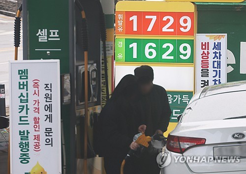 국내 주유소 기름값 10주 연속 하락당분간 약세 이어질듯