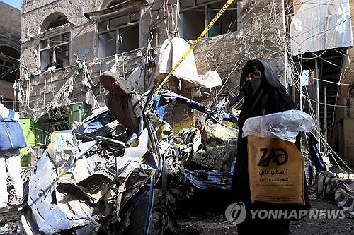 예멘 반군 수도 사나서 미군 공습으로 12명 사망