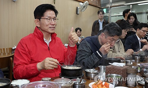 김문수 국힘 후보 확정에 정치테마株 '요동'…평화홀딩스 상한가(종합)