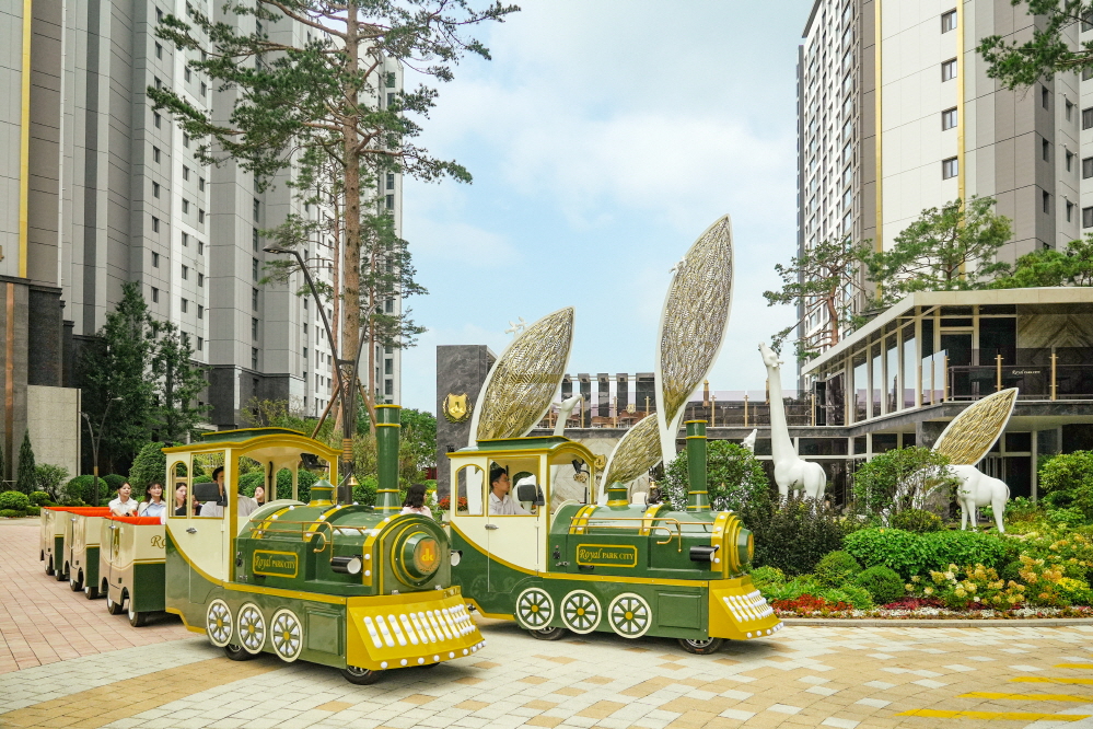 도심 한가운데서도 여행의 설렘을 느낄 수 있는 로열 트레인. (사진 출처=DK아시아)