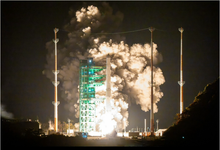 27일 새벽 전남 고흥군 나로우주센터에서 한국형 발사체 누리호(KSLV-Ⅱ) 4차 발사가 이뤄지고 있다. (사진=우주항공청)