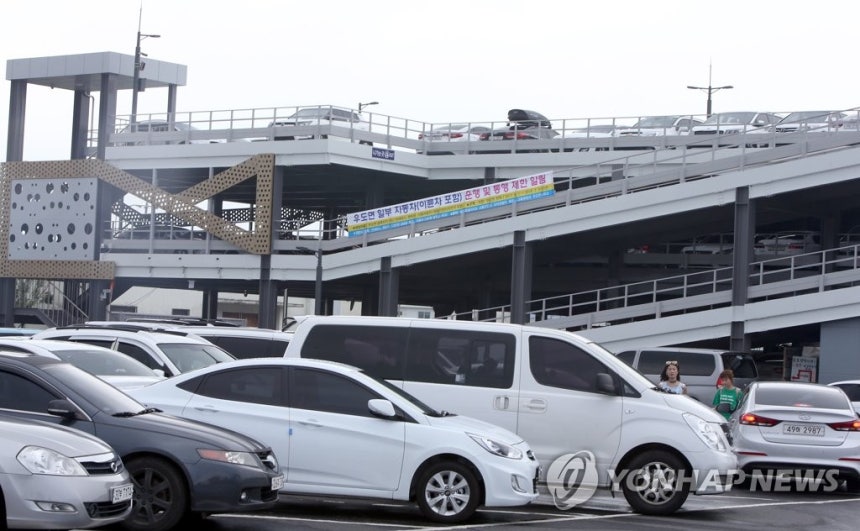 "경차 렌터카 20만원"...'널뛰기 요금' 손본다 - 뉴스 썸네일 이미지