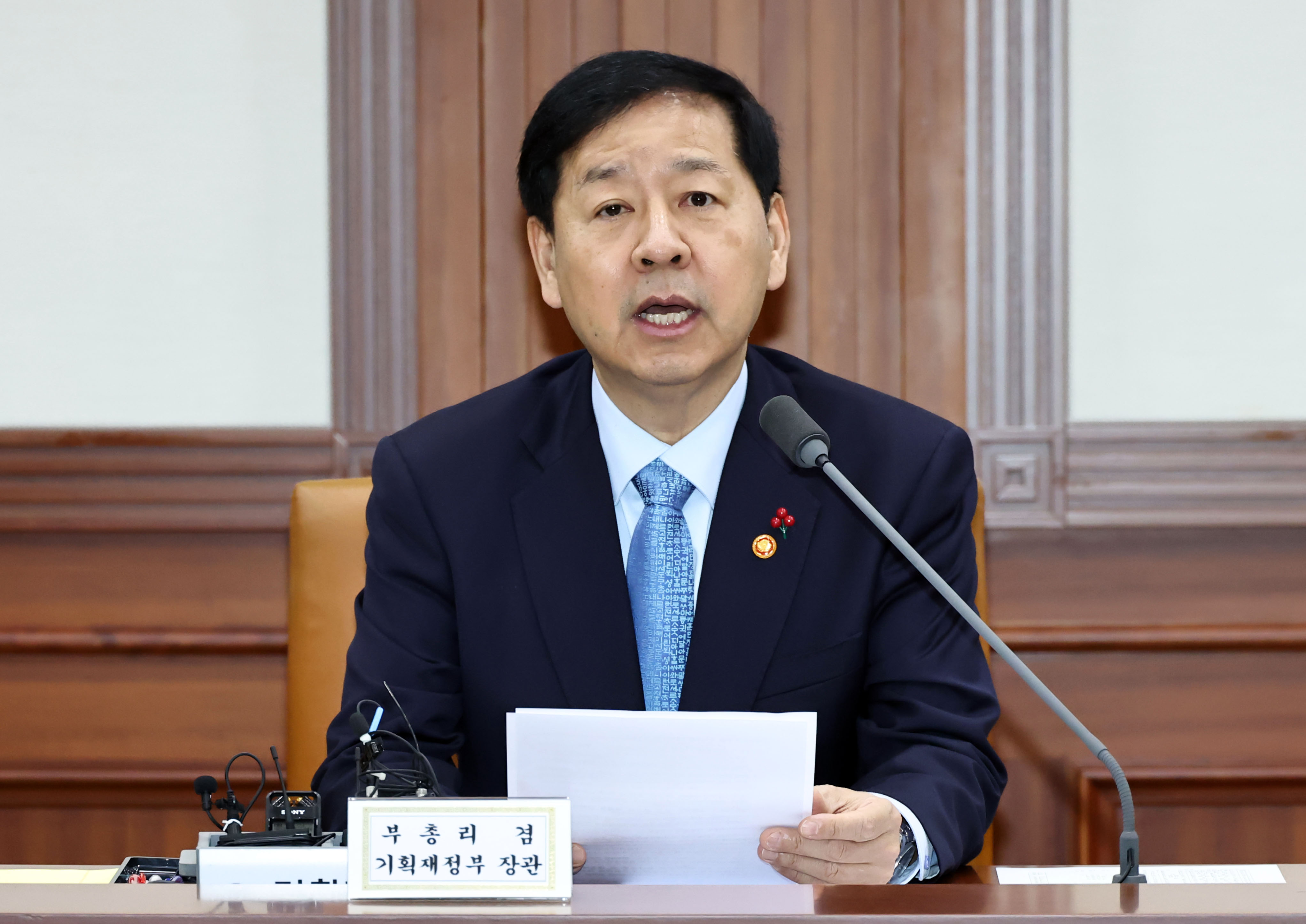 구윤철 경제부총리 겸 기획재정부 장관이 2일 서울 종로구 정부서울청사에서 열린 경제관계장관회의 겸 물가관계장관회의에서 발언하고 있다.