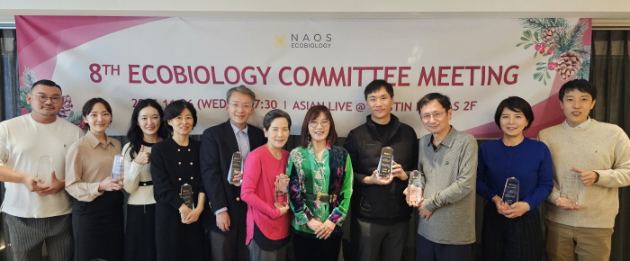 (좌측부터) 피부과 전문의 김홍석, 박귀영, 이하은, 강희영, 이동훈, 조소연, 하주현, 이해웅, 이근수, 신나라, 민성욱