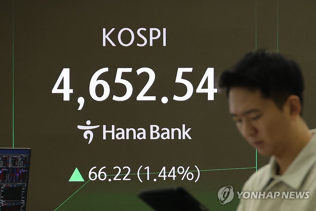 12일 서울 중구 하나은행 딜링룸 현황판에 코스피 지수가 표시되고 있다. 사진=연합뉴스