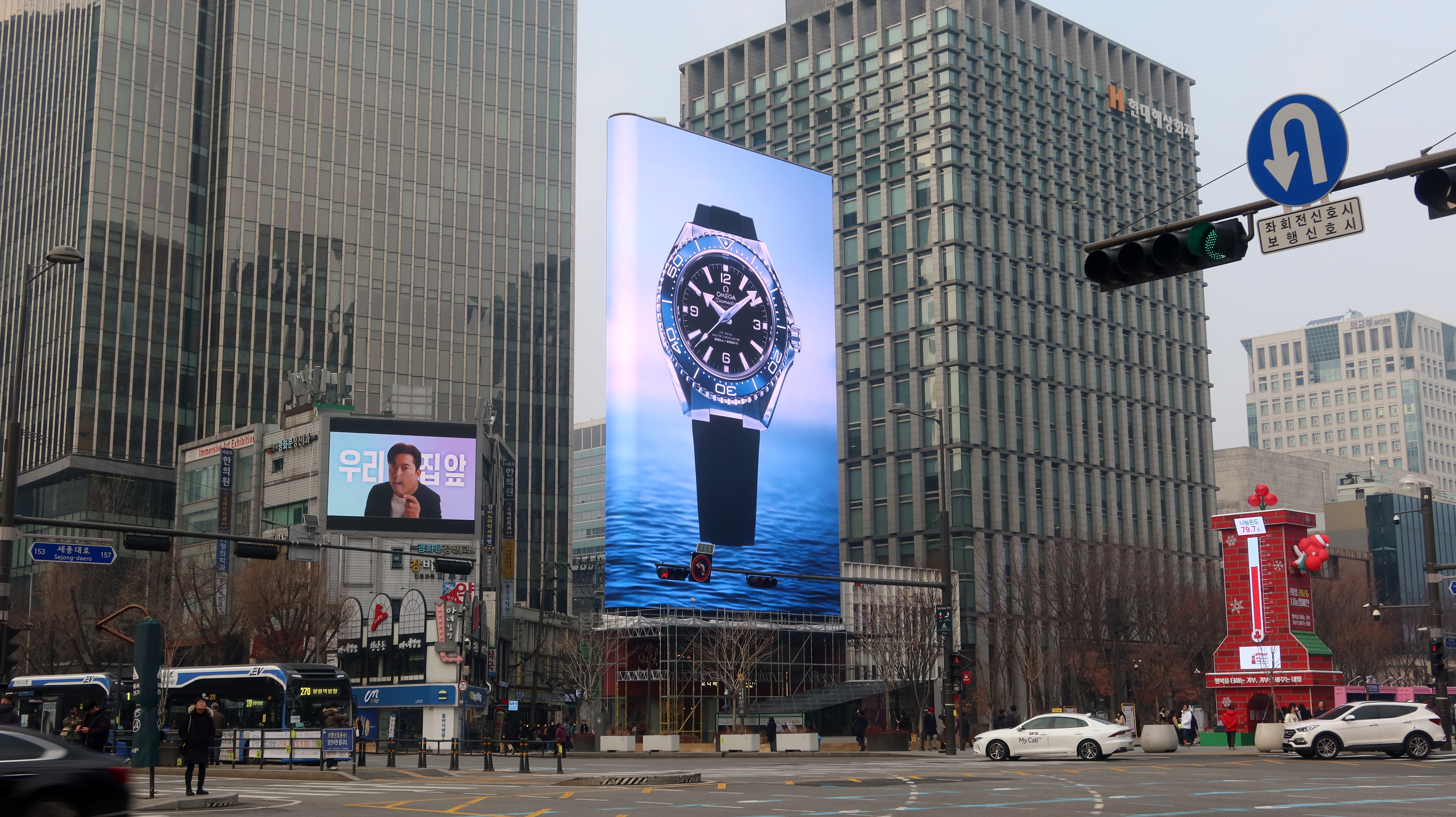 광화문 도심 경관을 새롭게 변화시킨 ‘광화문스퀘어 4호’ 디지털 옥외광고물. 사진=아이딘컴