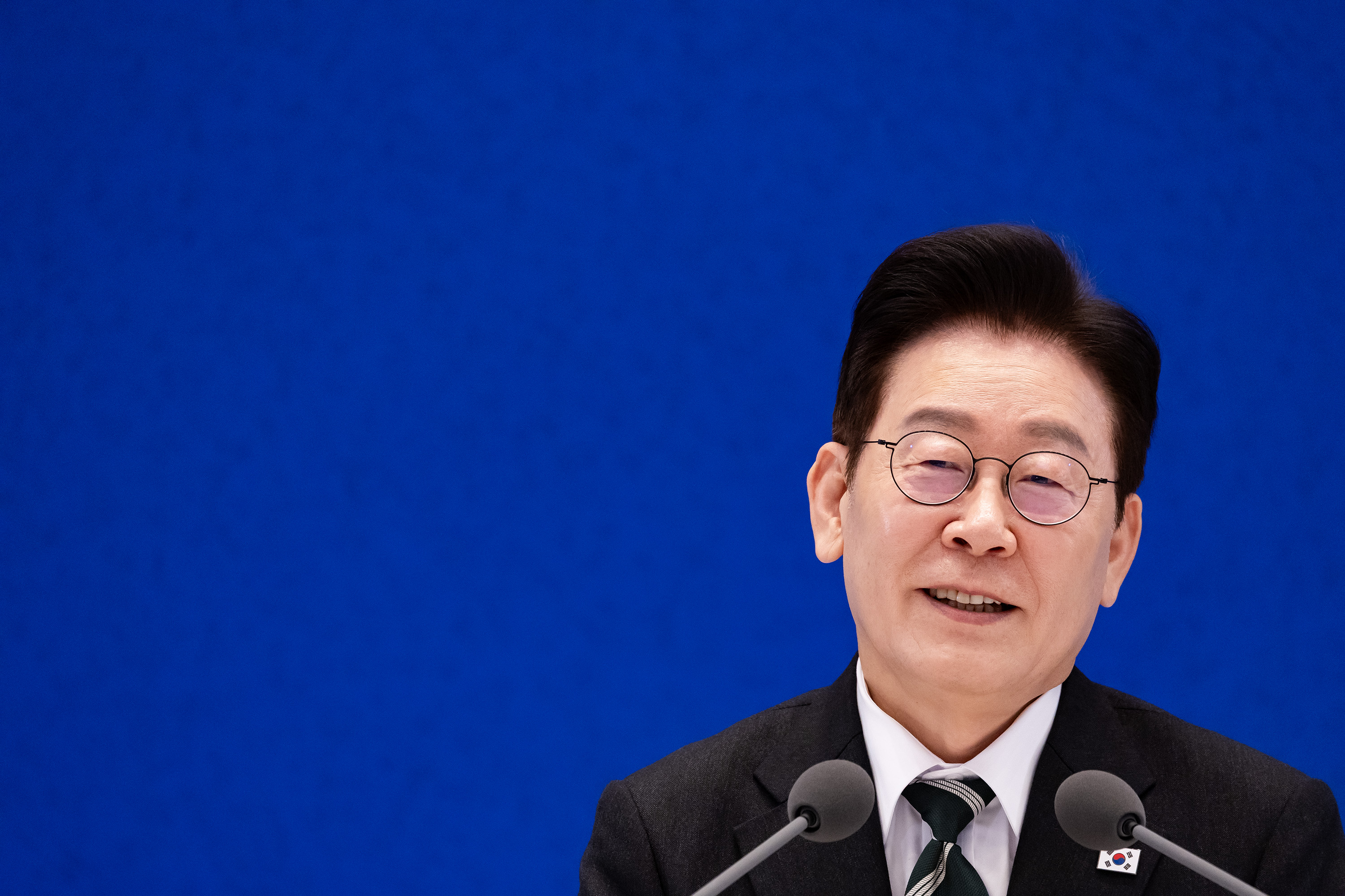 이재명 대통령이 21일 오전 청와대 영빈관에서 2026 신년 기자회견 '함께 이루는 대전환, 모두 누리는 대도약'에서 발언하고 있다. 사진=한경DB