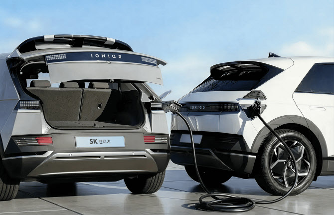 SK렌터카가 ‘전기차 긴급 충전 무료 서비스’ 제공 과정에서 차 대 차 충전 방식으로 이용하게 될 현대자동차의 전기차 아이오닉 5의 모습 (SK렌터카 제공)