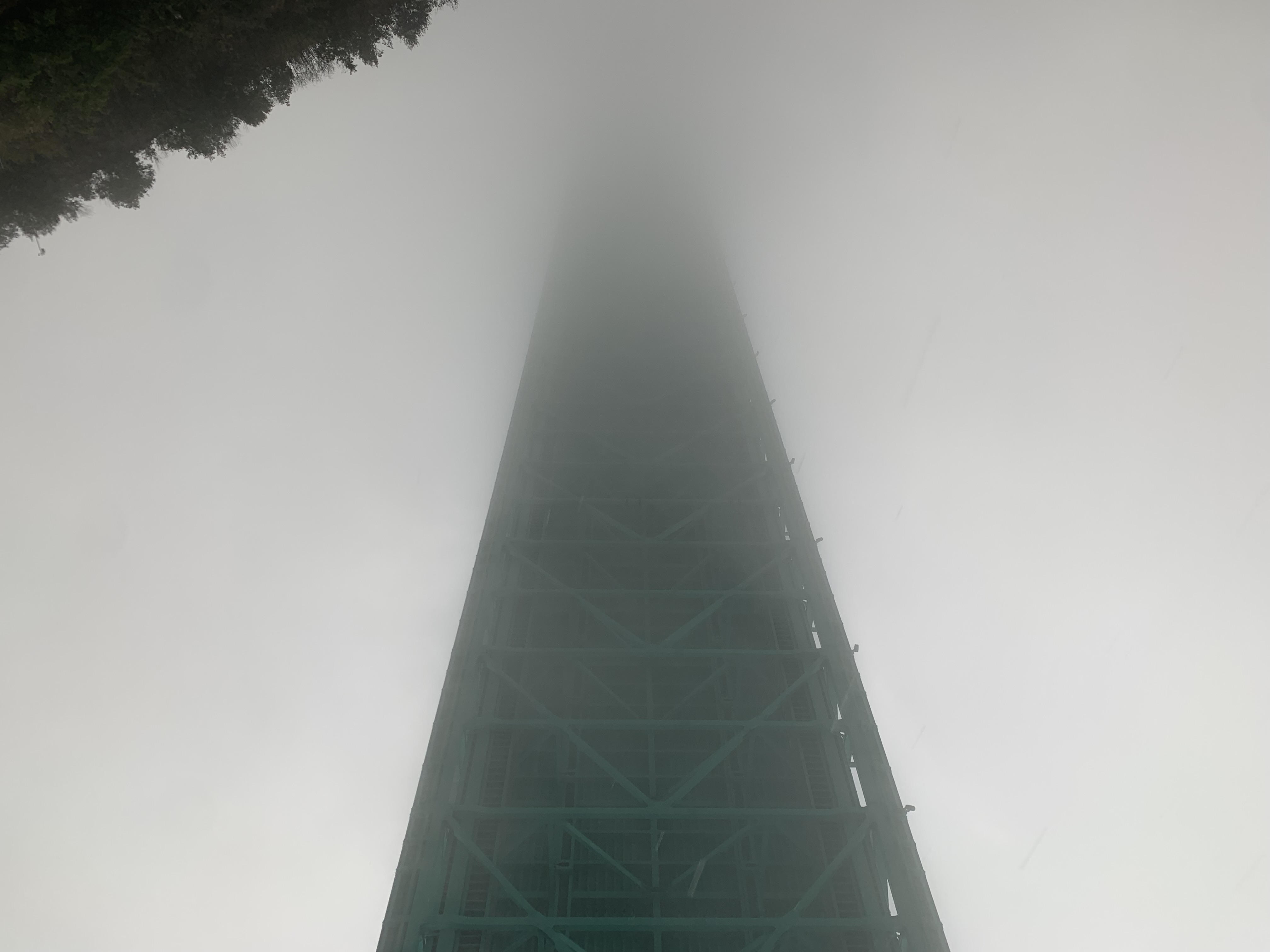 세계에서 가장 높은 다리 '화장(花江)협곡 대교'. 최고 높이는 625m에 달한다.