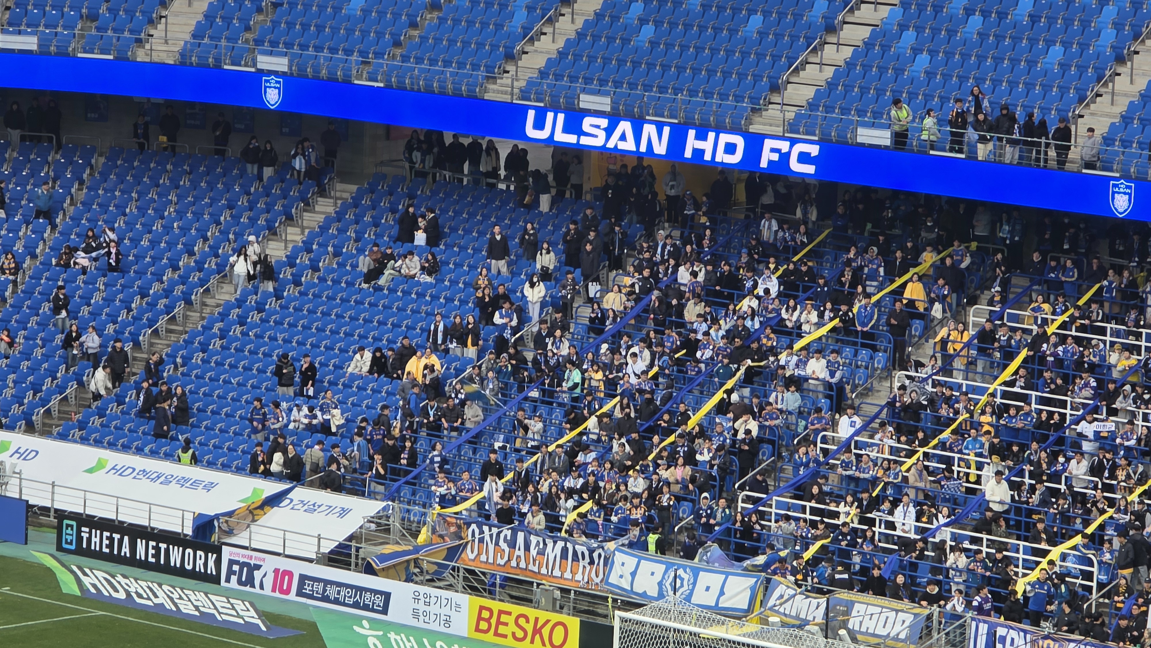 LED 디스플레이 토털 솔루션 전문기업 아이딘컴이 울산 문수축구경기장에 K리그 첫 360도 LED 리본보드를 구축했다. 사진제공=아이딘컴