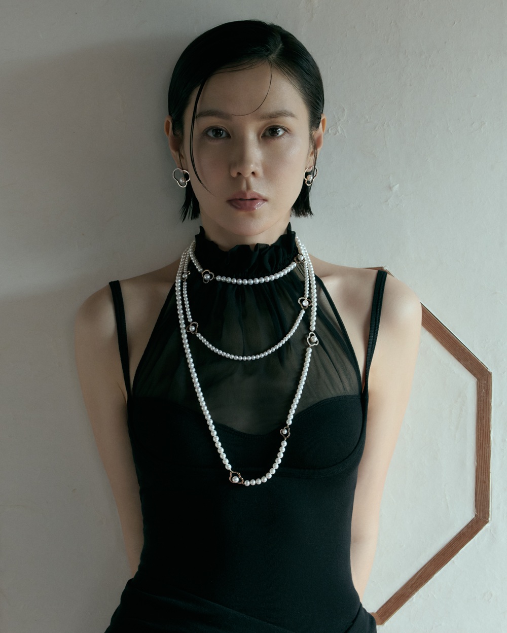 chants signature Necklace, chants signature large Earrings. / 사진=타사키 제공