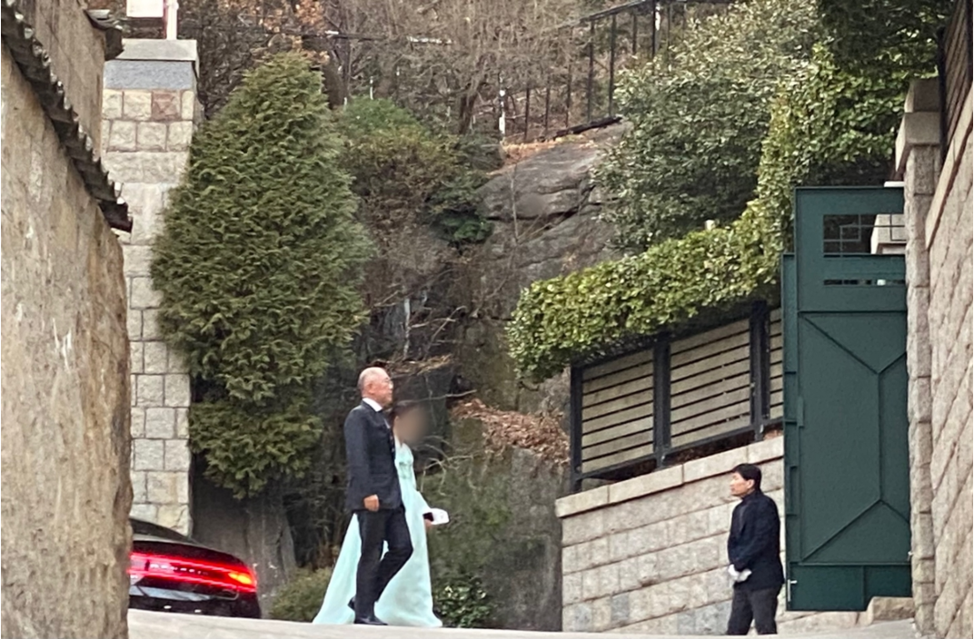 故 정주영 회장 25주기…정의선 등 현대家 한자리