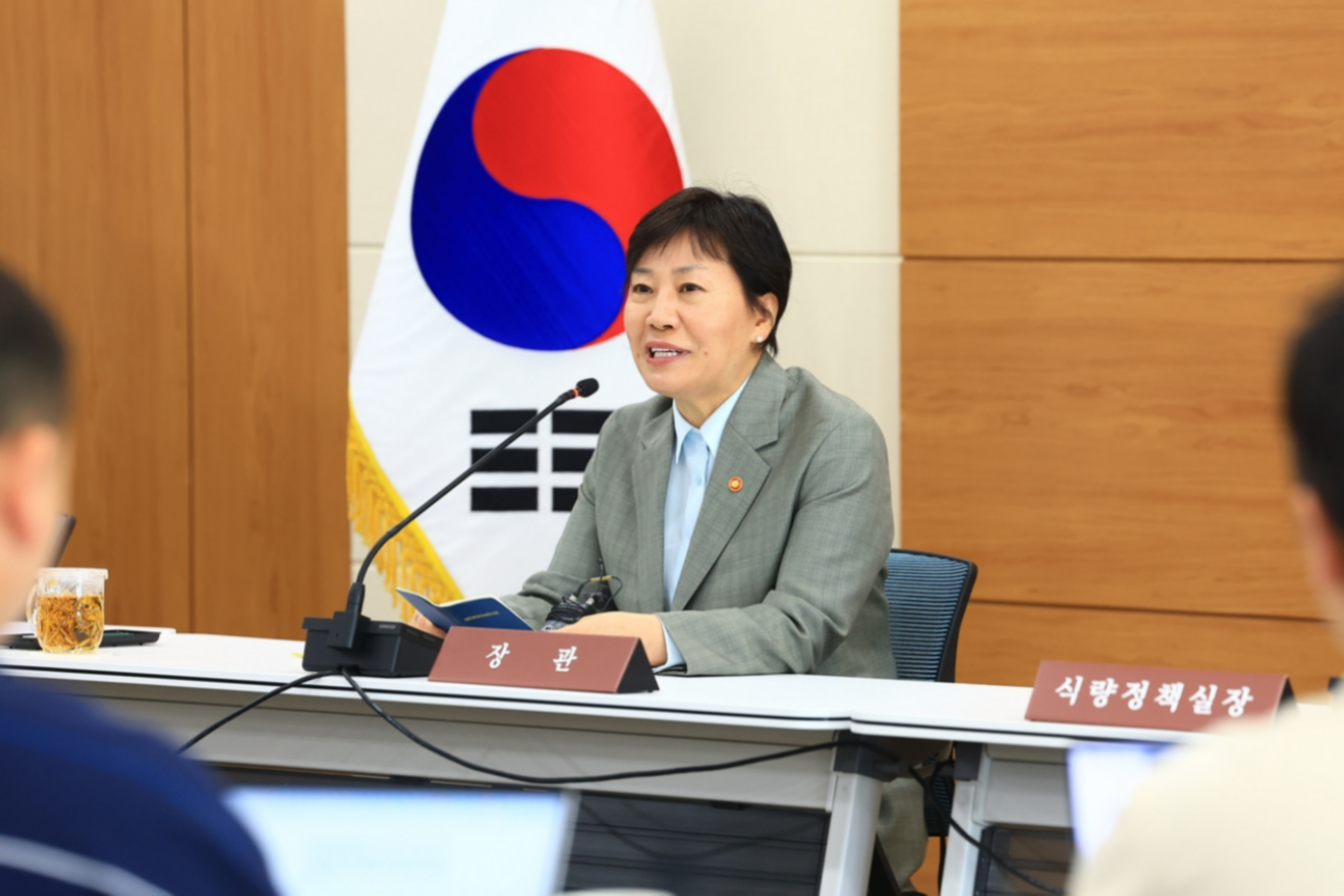 송미령 농림축산식품부 장관이 27일 정부세종청사에서 출입기자단과 간담회를 열고 모두발언을 하고 있다.