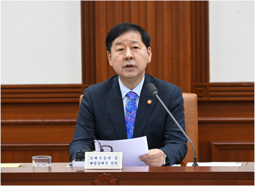 구윤철 부총리 겸 재정경제부 장관이 5월 15일 서울 종로구 정부서울청사에서 열린 '비상경제본부회의 겸 경제관계장관회의 및 부동산관계장관회의'를 주재, 모두발언을 하고 있다. (사진=재정경제부)