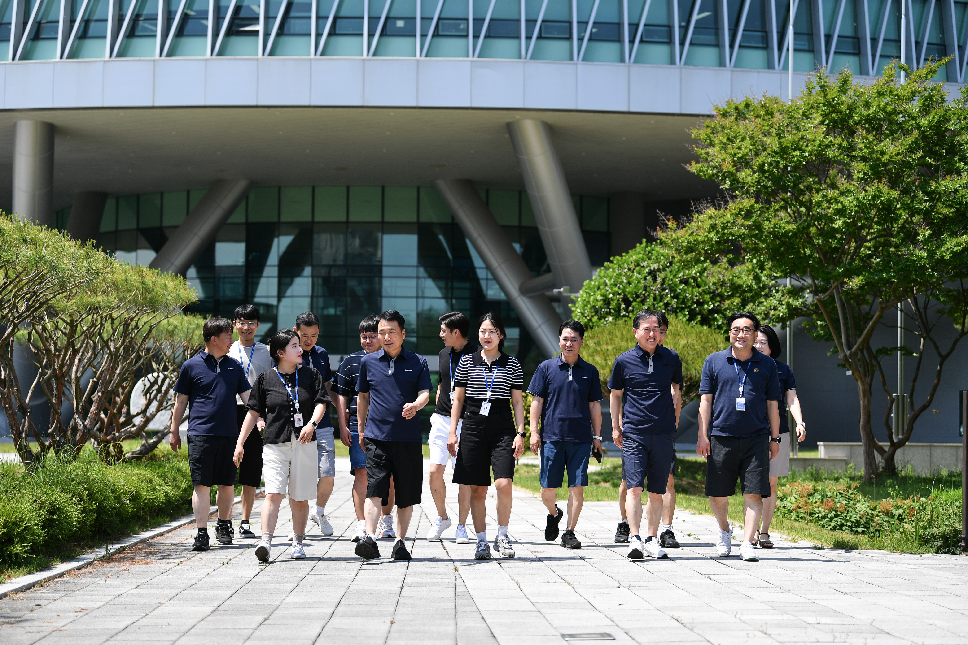 한국전기안전공사는 복장 간소화를 통해 에너지 절약과 유연한 조직문화를 확산하기 위해 '반바지 캠페인'을 추진한다고 밝혔다. 사진제공=한국전기안전공사