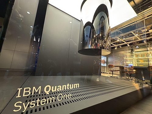 미국 뉴욕주 요크타운하이츠의 IBM 왓슨 연구소에 전시된 퀀텀컴퓨터 IBM 퀀텀 시스템 원. 사진=연합뉴스