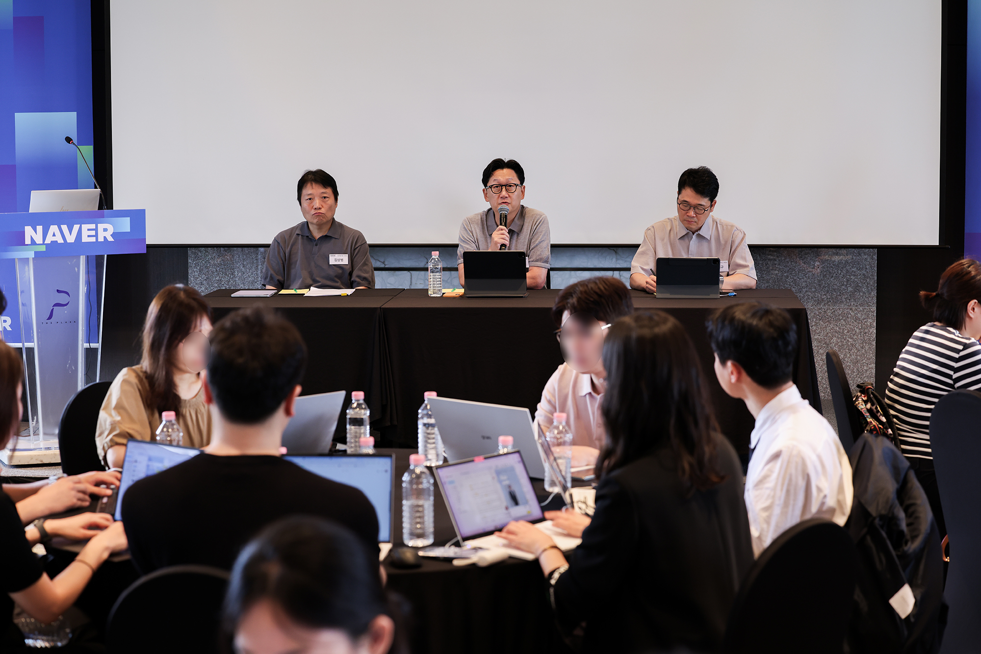 (왼쪽부터) 네이버 김상범 검색 플랫폼 부문장, 김광현 CDO, 이일구 콘텐츠 서비스 부문장. (사진=네이버)