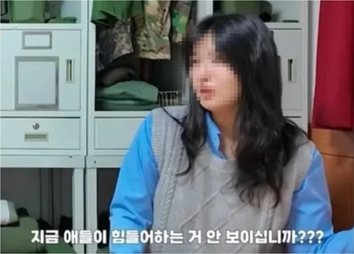 육군 여성 장교 출신 유튜버 A씨가 군 복무 당시 소대원들과 체력 단련을 하던 경험을 밝혔다. 사진 = 온라인 커뮤니티