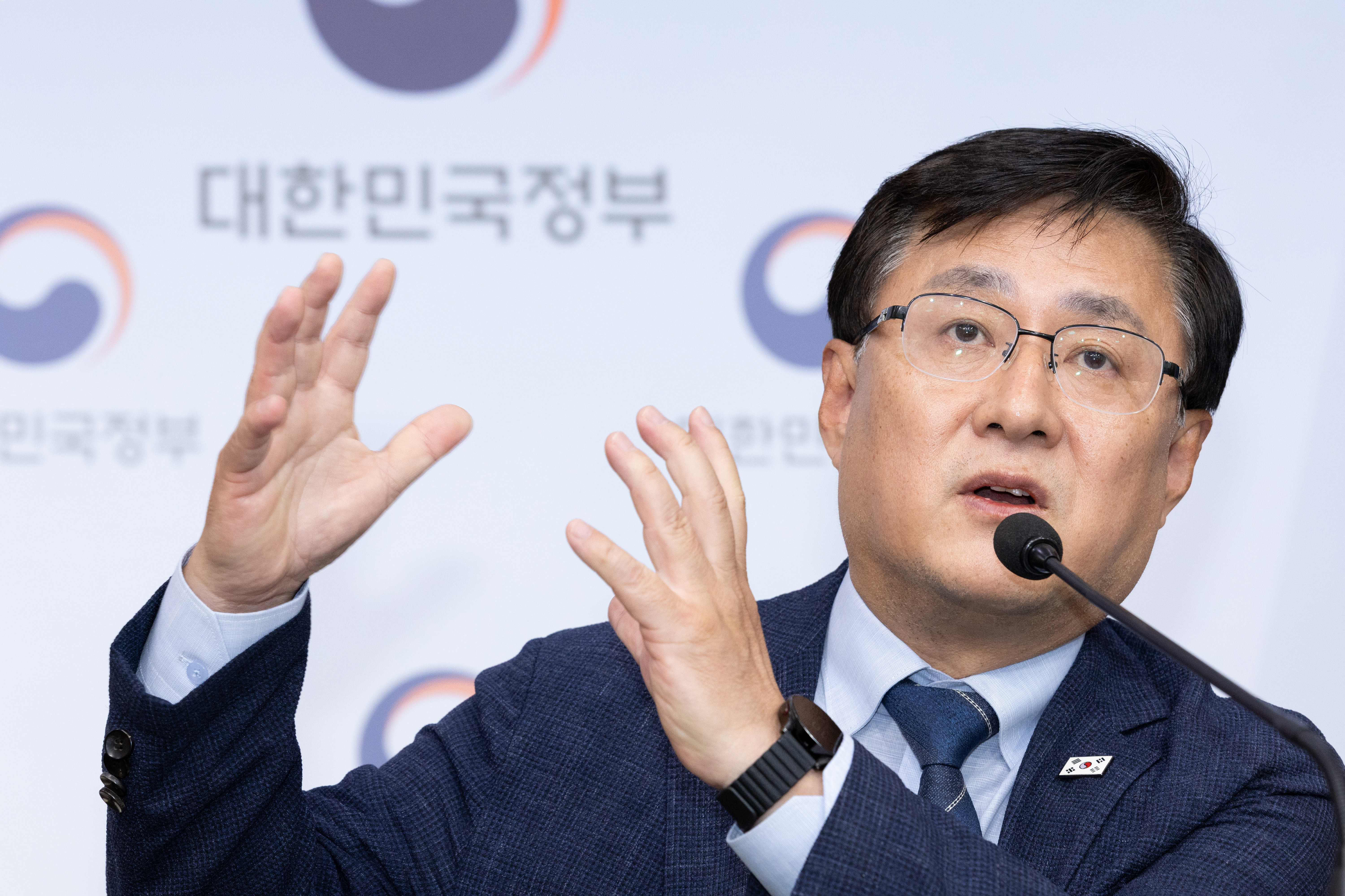 김성환 기후에너지환경부 장관이 4일 정부서울청사에서 열린 기자간담회에서 모두발언을 하고 있다. (사진=기후에너지환경부)