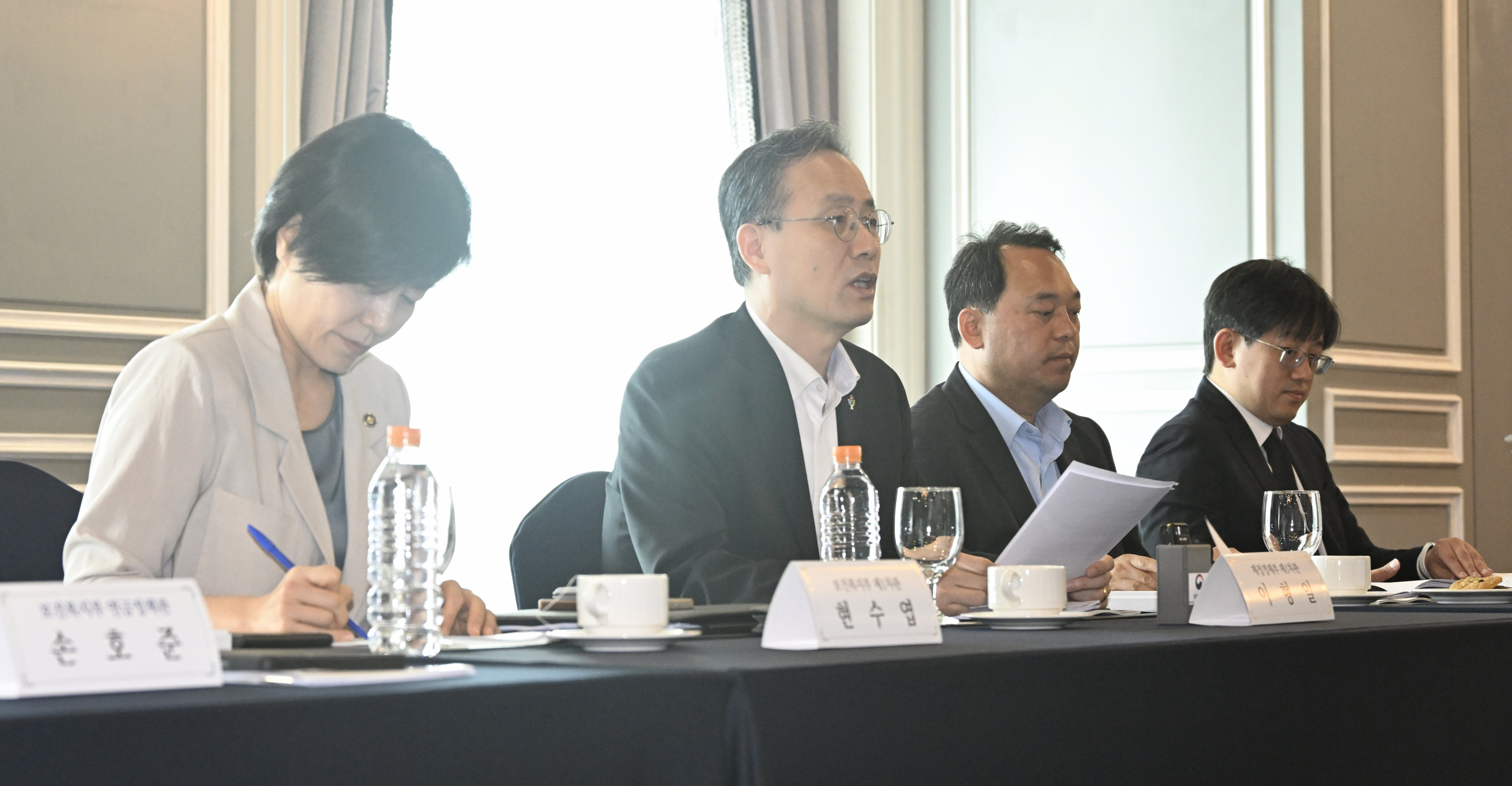 이형일 재정경제부 차관이 6월 24일 서울 영등포구 켄싱턴 호텔에서 열린 국회 연금계획 특별위원회 범부처 지원 TF 제2차 회의에 참석, 발언을 하고 있다.