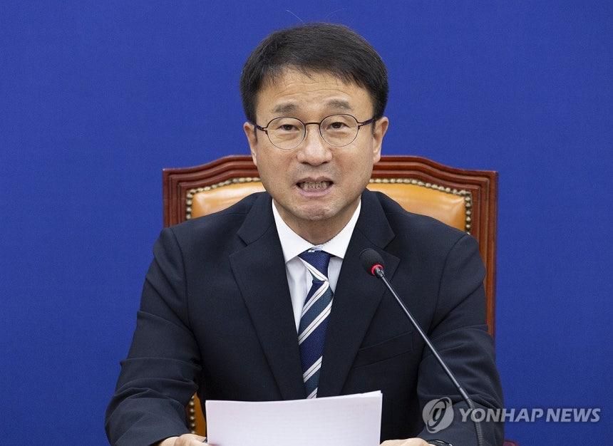 한병도 더불어민주당 대표 직무대행 겸 원내대표가 2일 국회에서 열린 정책조정회의에서 발언하고 있다. (사진=연합뉴스)