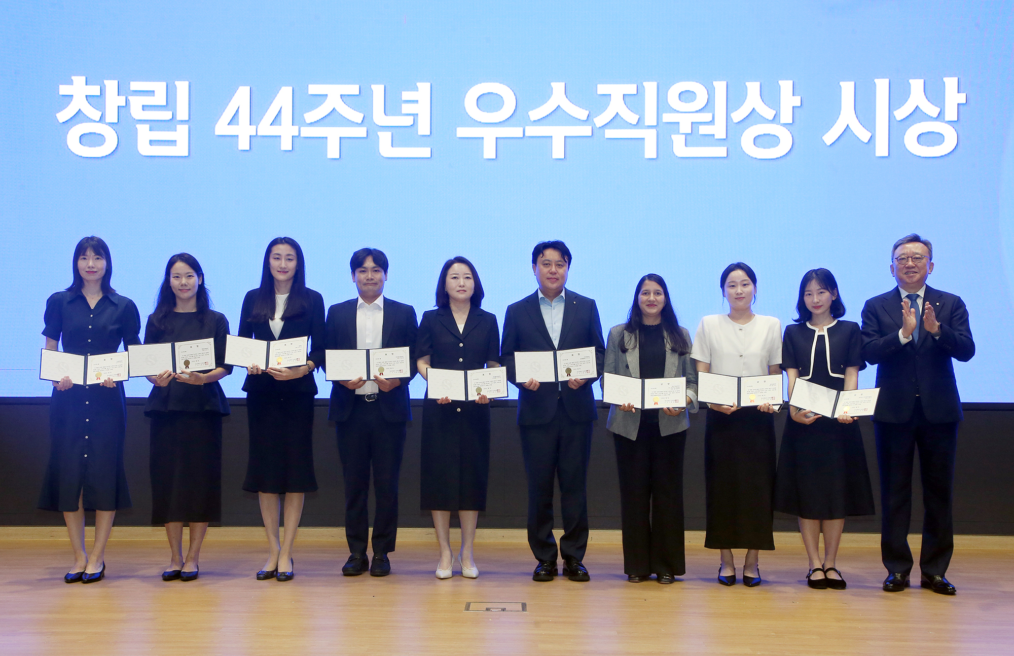 신한은행, 창립 44주년…정상혁 은행장 "고객 만족 최우선"