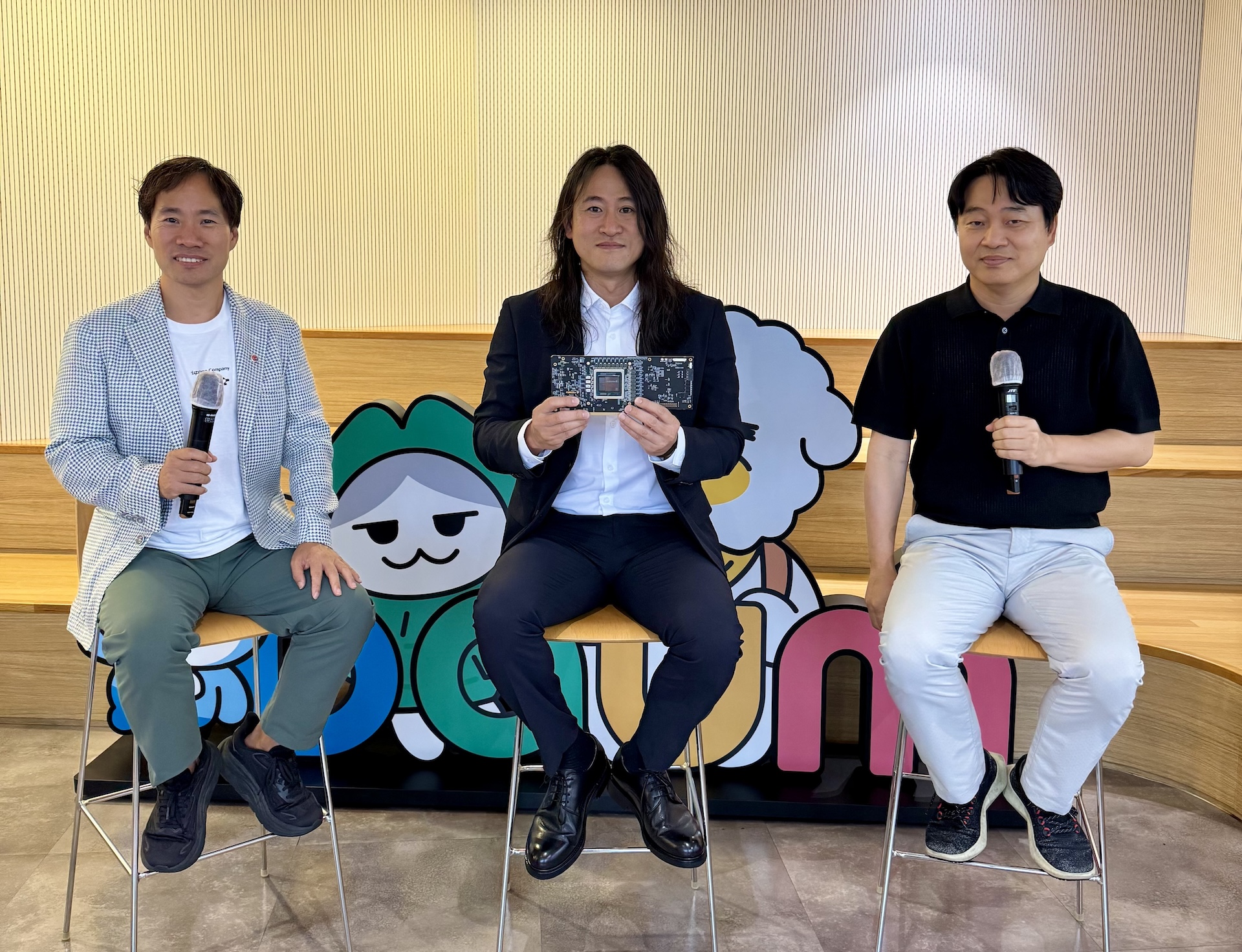 (왼쪽부터) 김성훈 업스테이지 대표, 백준호 퓨리오사AI 대표, 이건수 AXZ 대표. (사진=업스테이지)