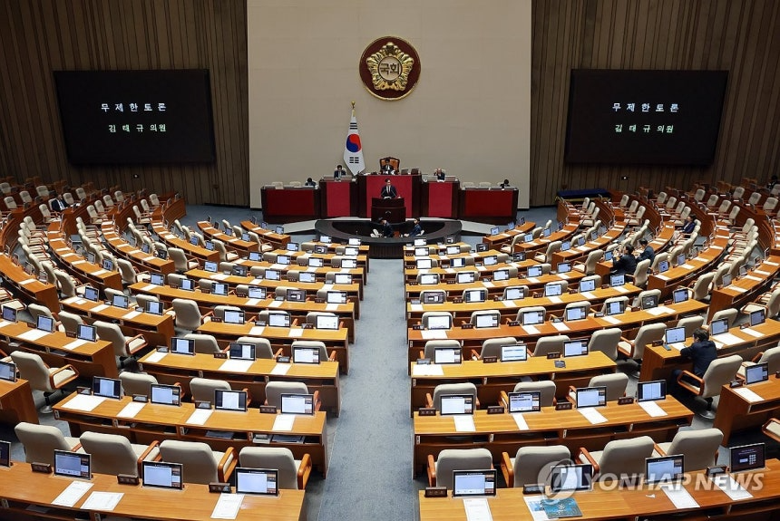 종합특검연장법 필리버스터 이어가는 국민의힘. (자료=연합뉴스)