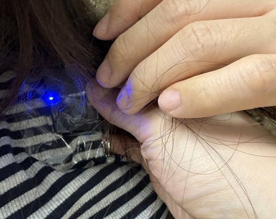 응시자가 송수신기를 착용한 모습. 사진=서울경찰청