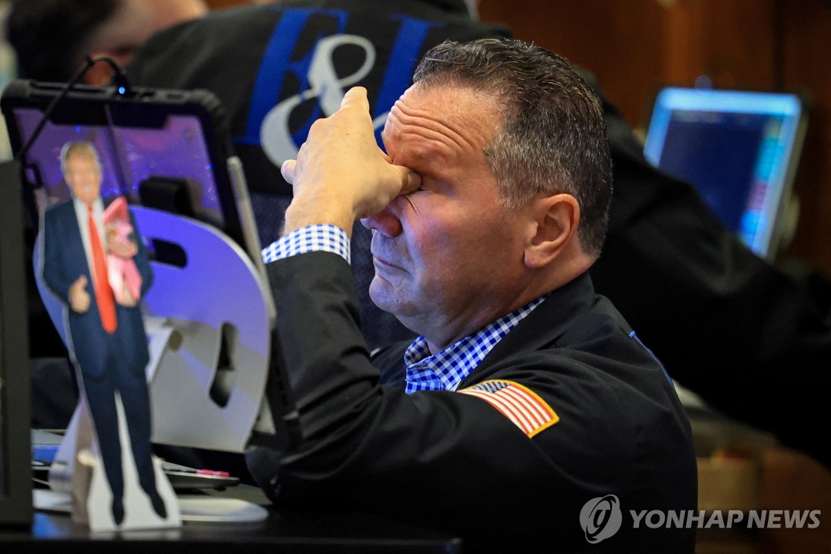 23일(현지시간) 미국 뉴욕증권거래소(NYSE) 트레이더. 사진=로이터·연합뉴스