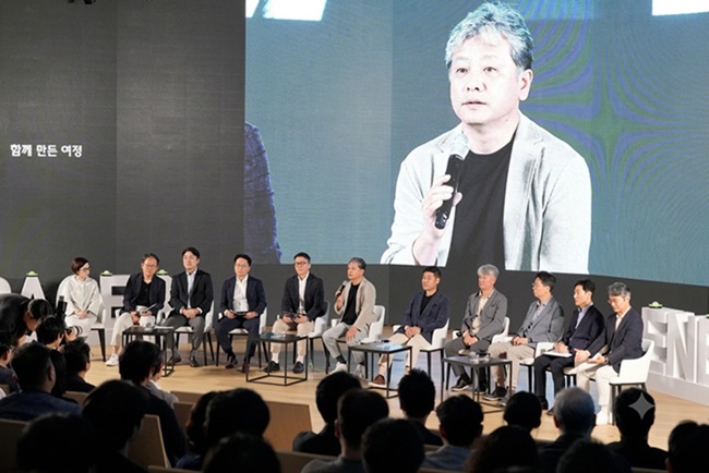 현대엔지니어링 주우정 대표이사와 주요 경영진이 서울 종로구 계동 본사에서 열린 가치체계 선포식에서 임직원들과의 대화 시간을 통해 새로운 가치체계와 사업 방향에 대한 질의응답을 진행하고 있다. 사진=현대엔지니어링