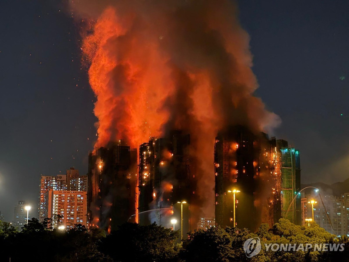 168명 사망한 홍콩 고층 아파트 참사 원인 공개… 담배꽁초 하나 때문에