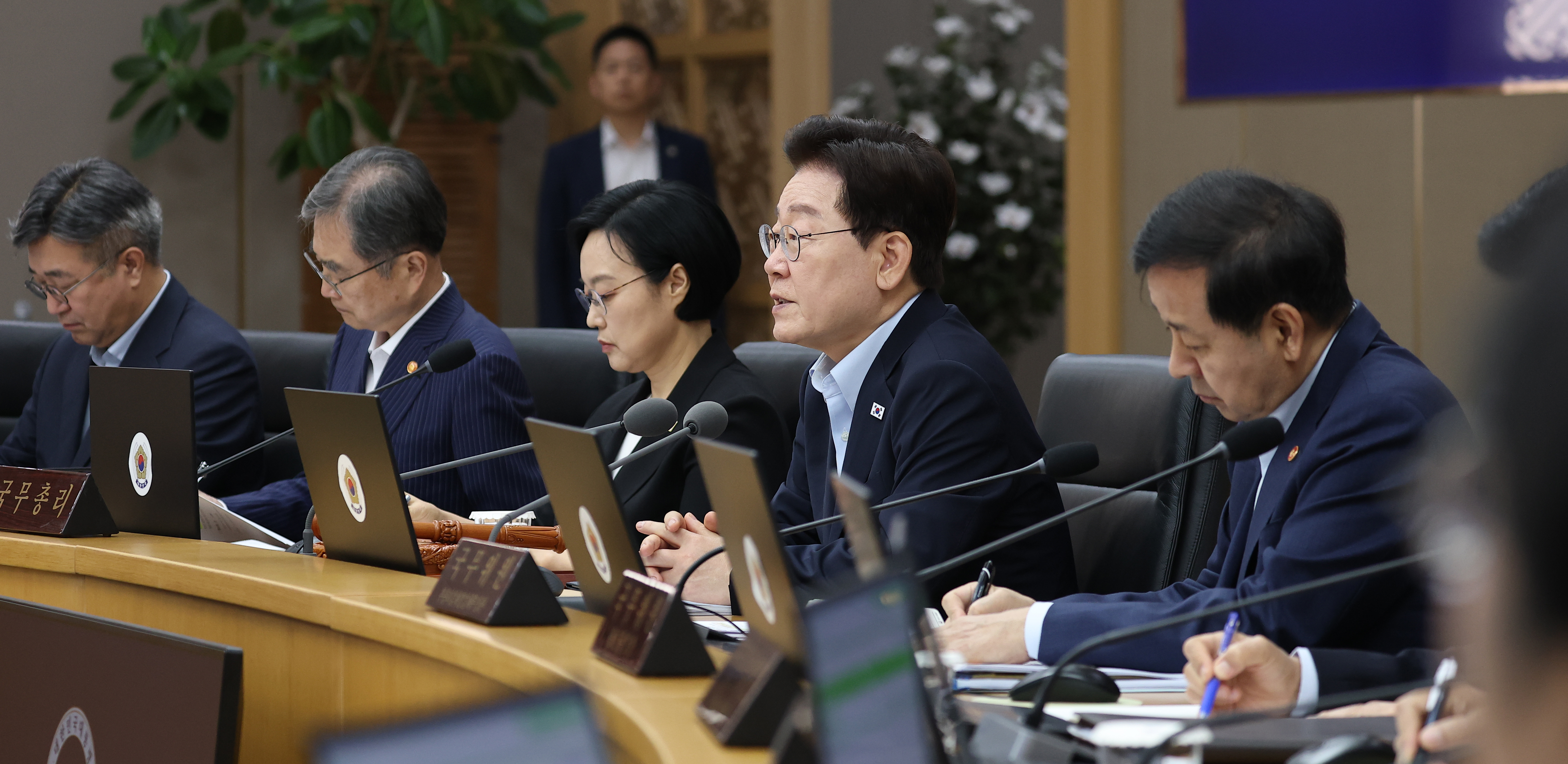 이재명 대통령이 11일 정부세종청사에서 국무회의를 주재하고 있다. 연합뉴스