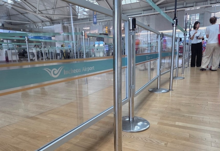 인천공항 제1여객터미널 3층 출국장에 설치된 안전 펜스. 사진=연합뉴스