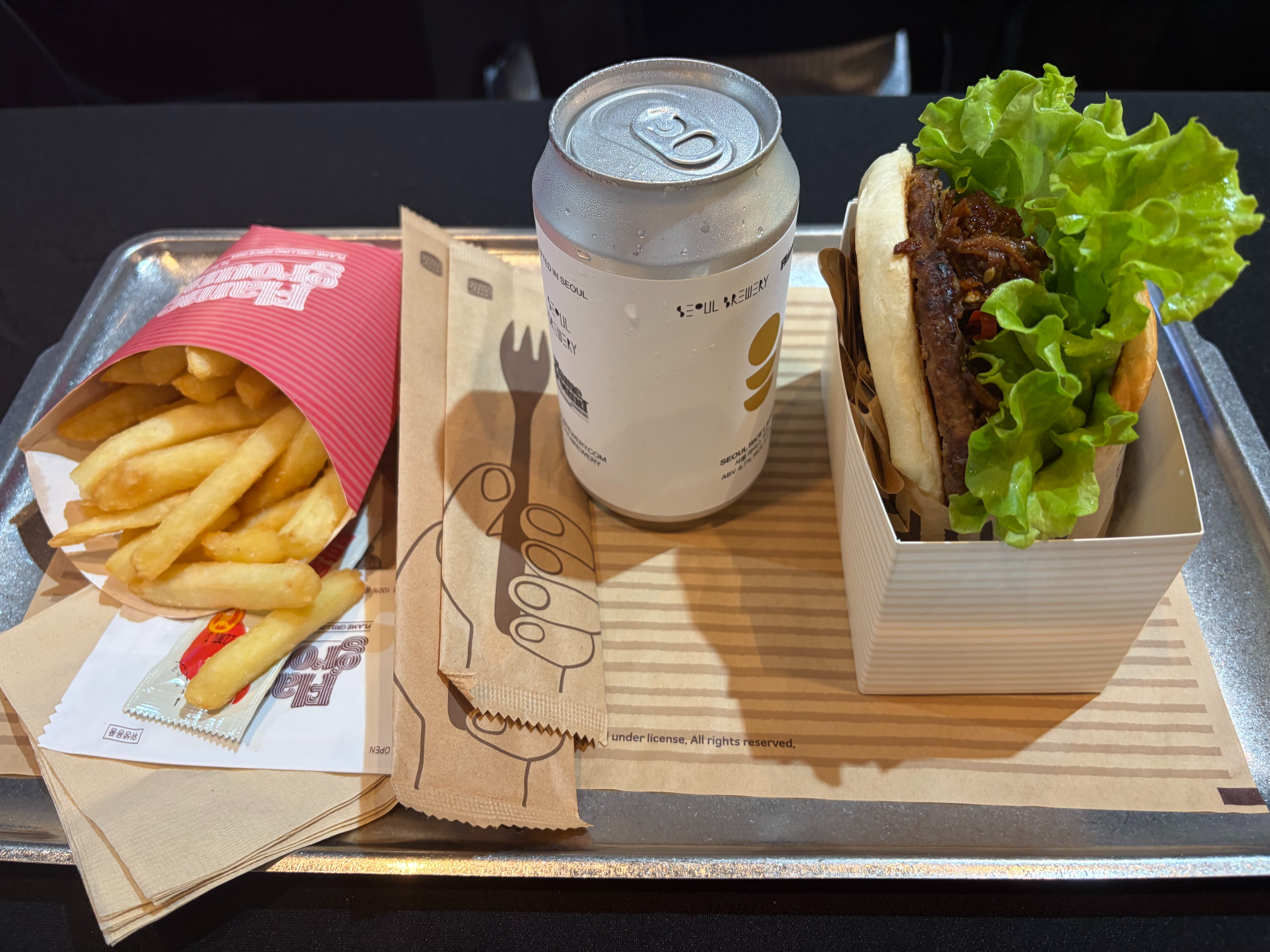 기자가 시식한 K-큐브 갈비 버거(사진=조재호 기자)