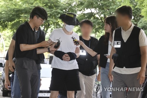 영장실질심사 출석하는 '일본도 살인' 피의자. 사진=연합뉴스