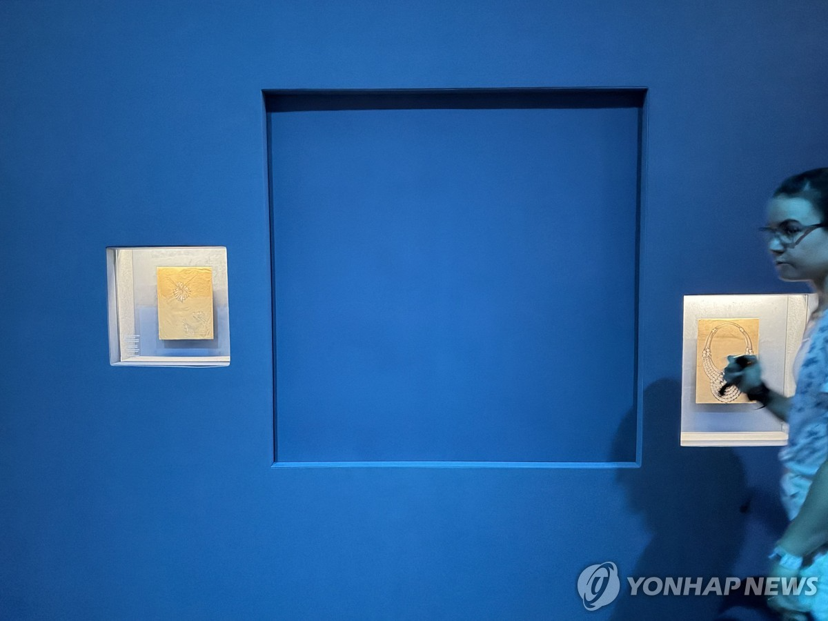 도난당한 목걸이가 전시돼 있던 자리. 사진=연합뉴스