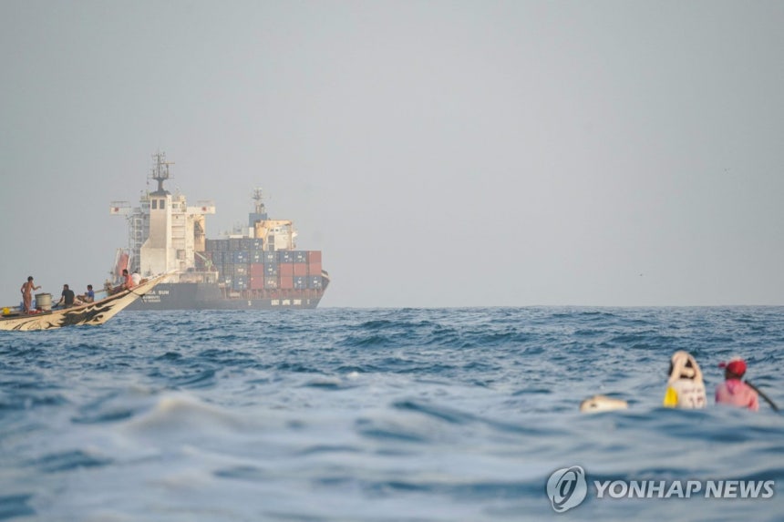 바브엘만데브 해협의 선박. 사진=연합뉴스