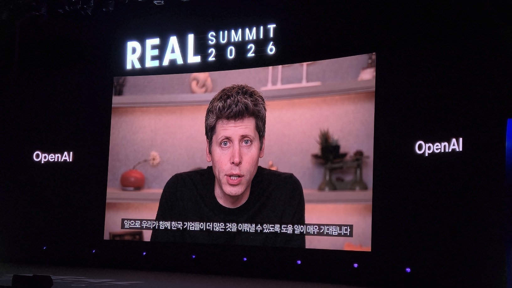 샘 올트먼 오픈AI 최고경영자(CEO)의 영상 메시지 모습. (사진=김인철 기자)