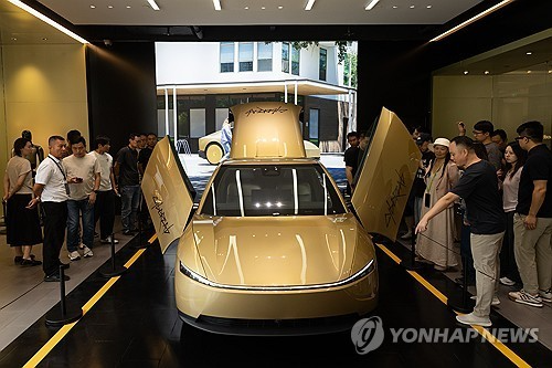 중국 베이징에 전시된 테슬라 사이버캡. 사진=연합뉴스